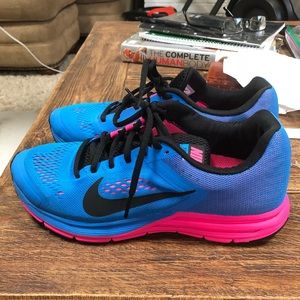 Women’s Nike Structure 17 size 9